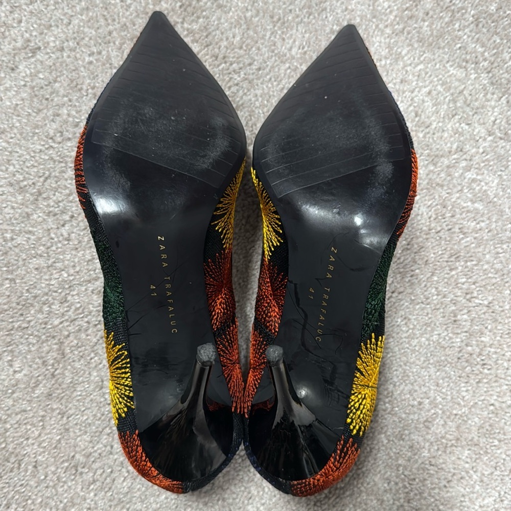 Zara Trafaluc Black Heels with Red, Blue, and Green Flowers Women US 9.5 (UK 41) - Picture 2 of 2